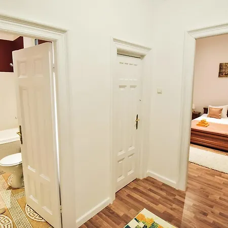 Apartment Queen Elizabeth Bucharest