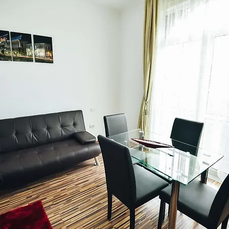 Queen Elizabeth Apartment